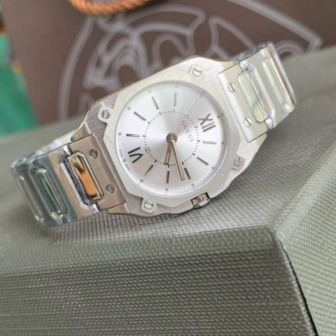 1-a-watch-gucci-45-bd-2.jpeg Gucci Watch#89 - Image 1
